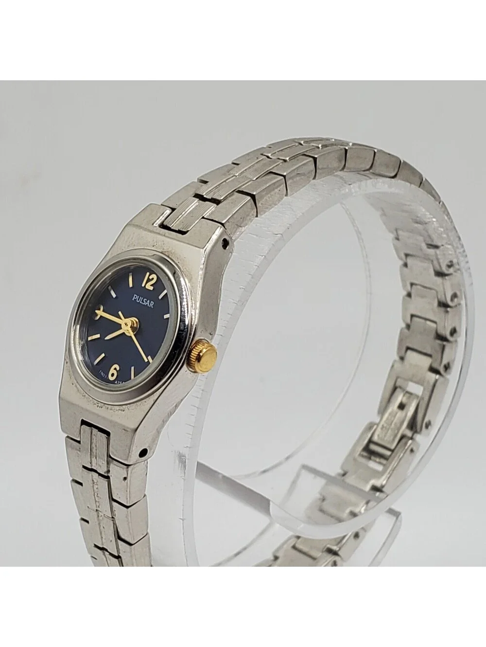 Pulsar Quartz Womens Watch 17mm Silver Tone Blue Round Dial New Battery